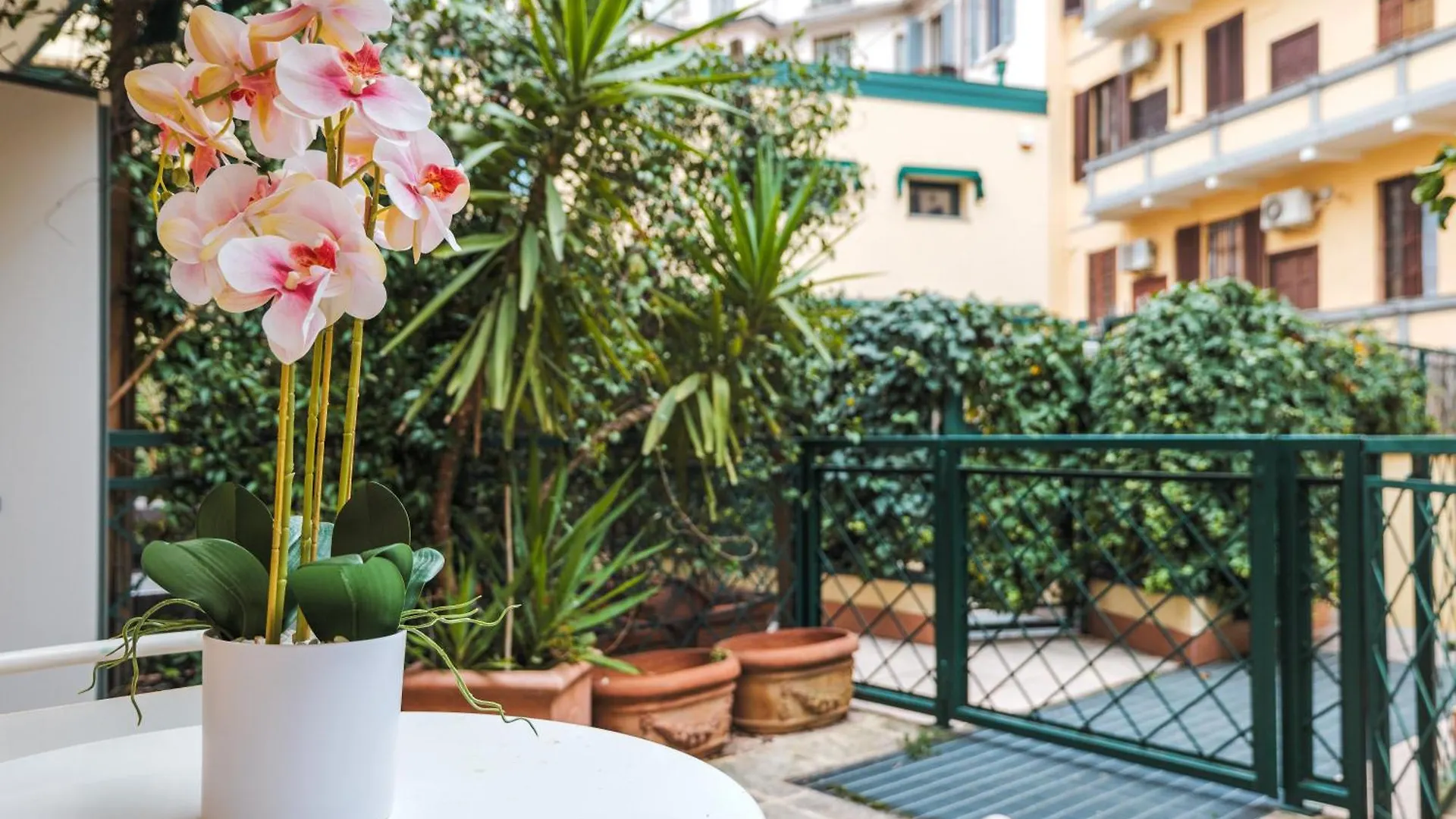 Keys Of Italy - Salutati Stylish Bedroom Apartment Milan