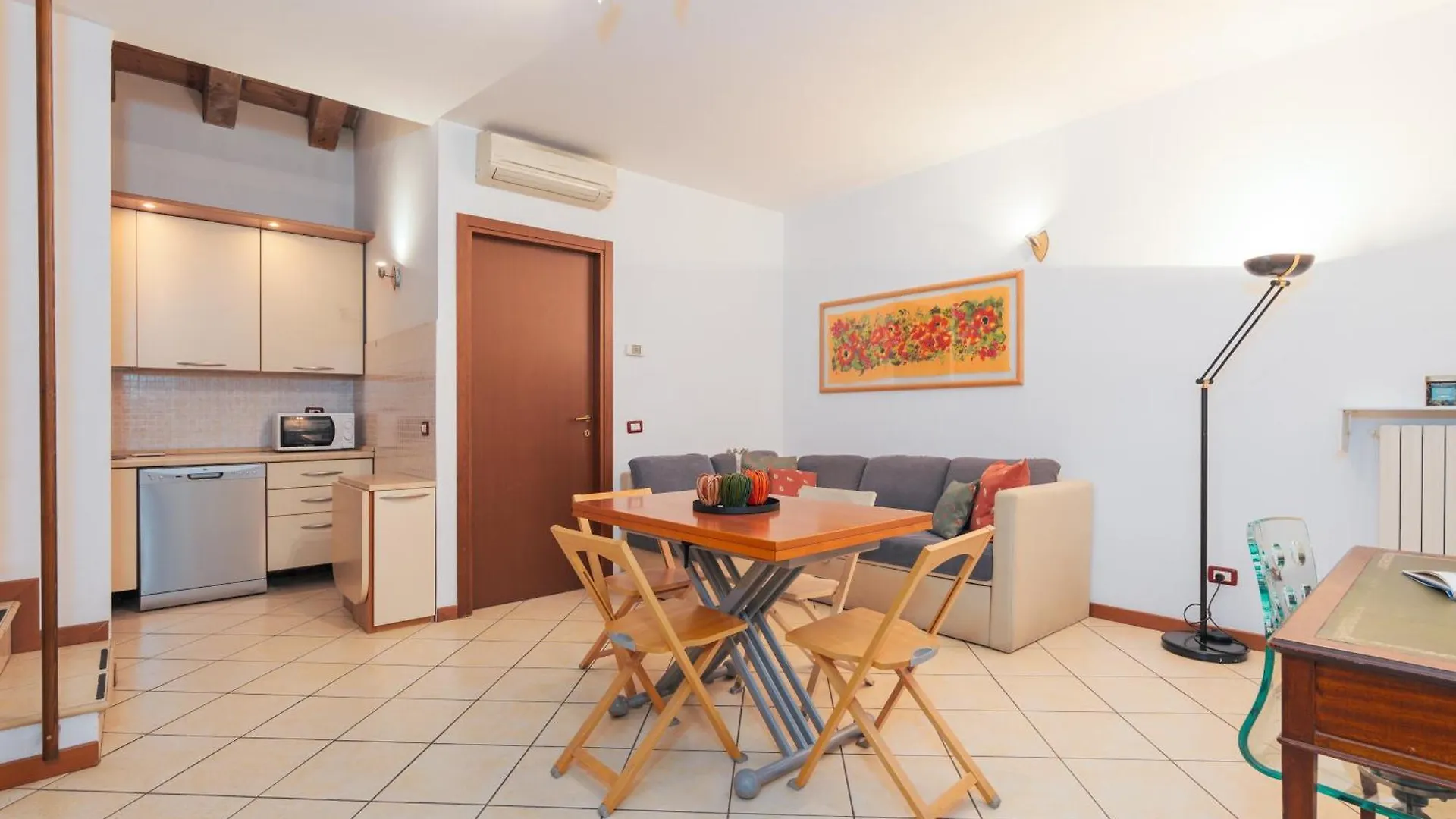 Keys Of Italy - Salutati Stylish Bedroom Apartment Milan Italy