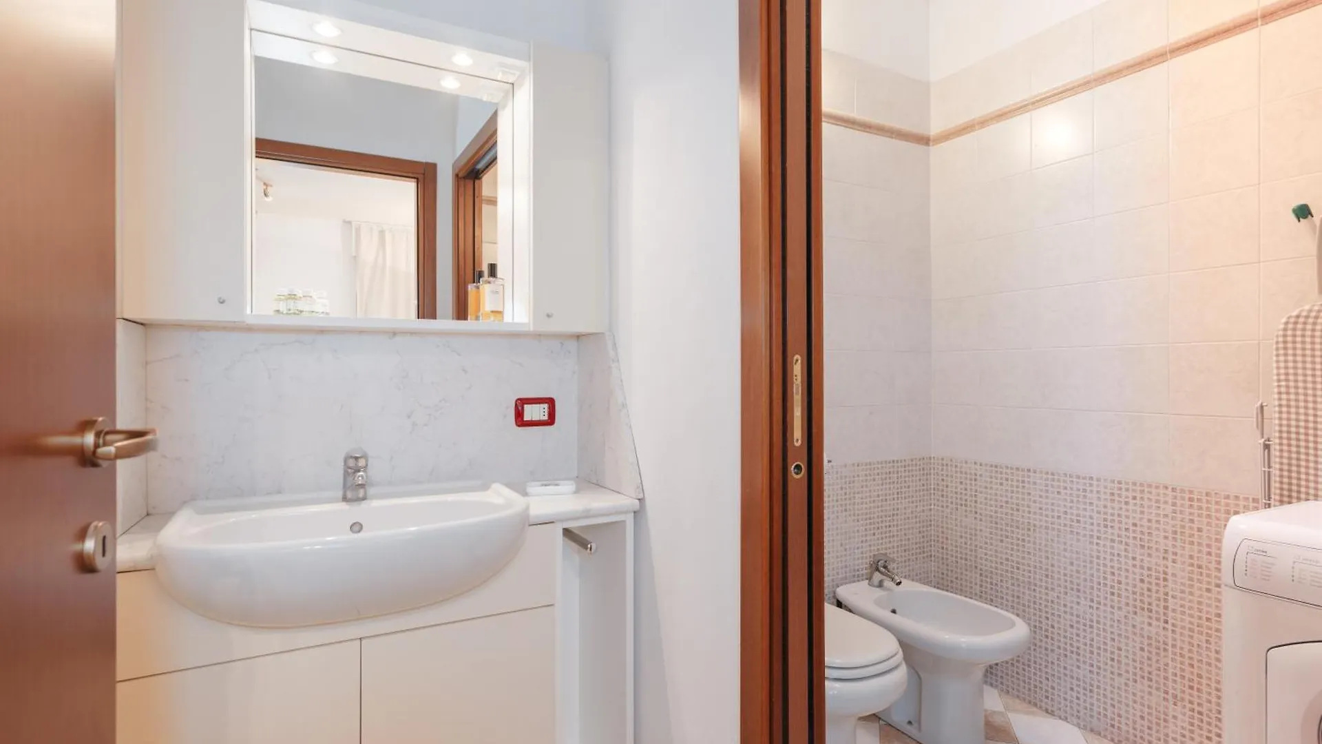 Keys Of Italy - Salutati Stylish Bedroom Apartment Milan Italy